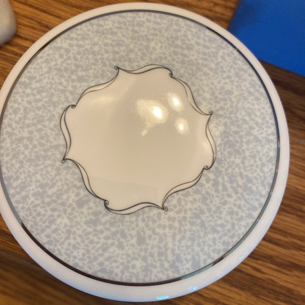 Vintage Wedgwood Venice Bone China Trinket Jewelry Box - Picture 7 of 9